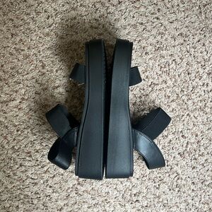 Black platform sandals! Size: Womens 9. Brand: Cushionaire